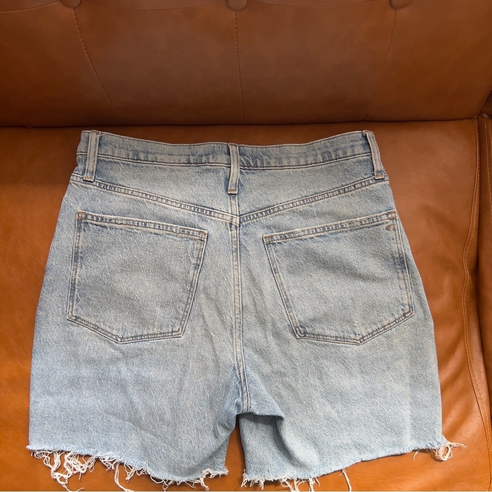 Madewell Women’s Sz 30 High Rise Mid Length Light Blue Denim Shorts Frayed - Picture 3 of 9